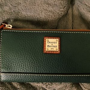 Dooney and Bourke Wallet/Wristlet (Forest Green)